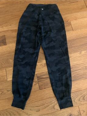 lululemon athletica Womens’s Black Camouflage Joggers Size 6